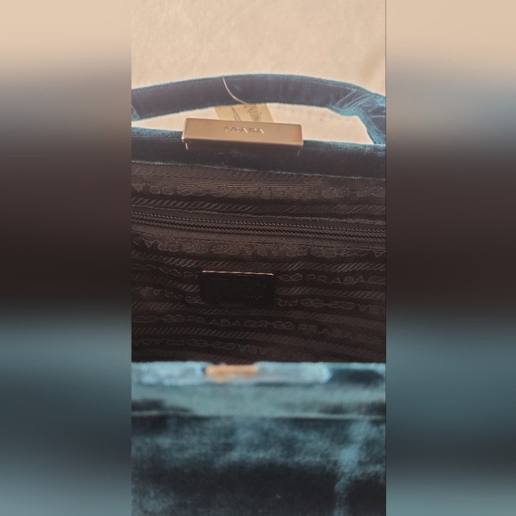 NWT! Vintage Prada Velluto Fibbie Frame Bag in luxurious Deep Blue Velvet! - Picture 7 of 12